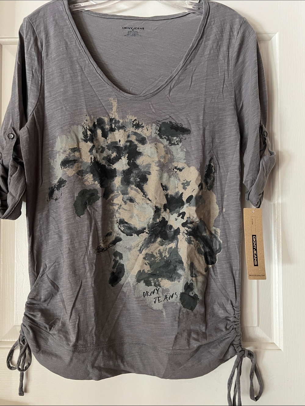 DKNY top NWT
 ( 100 % Cotton )